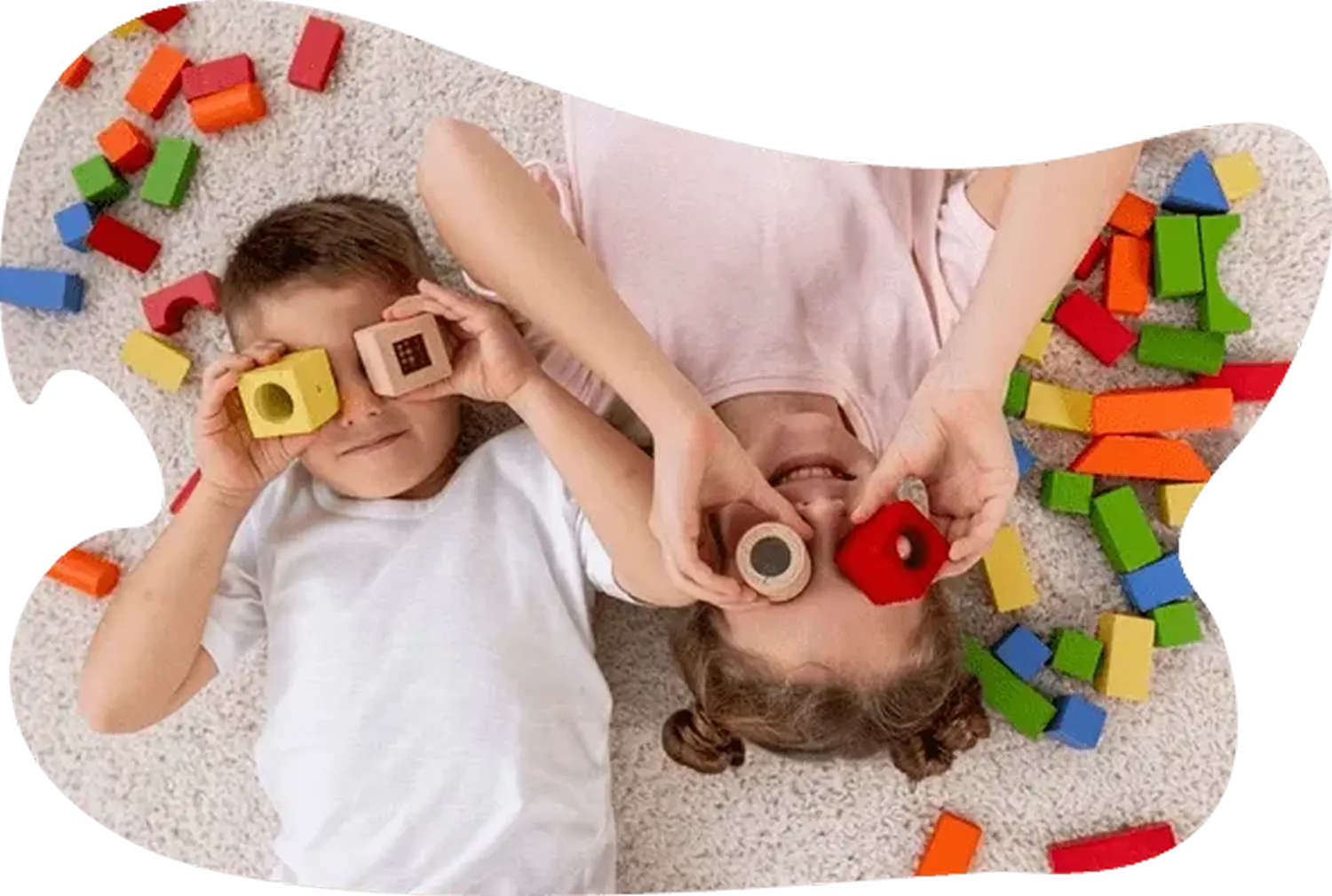 AlvoLewa - Kindergarten - Kinder basteln mit Bauklötzen Augen